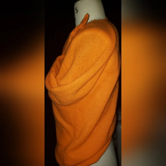 Minnie Rose 100% cashmere orange 🍊 crew neck cut trim. S/M Crew & Scoop Necks